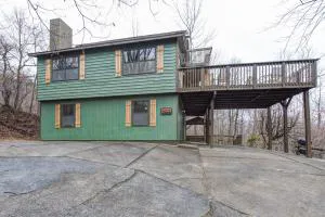 Rocky Top Lodge 6 Bedrooms Pool Access Hot Tub Mountain View Sleeps 14 hotel detail image 3