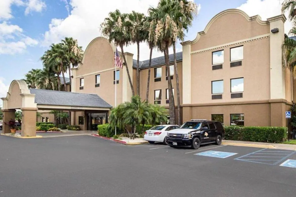 Shary Inn and Suites hotel hero