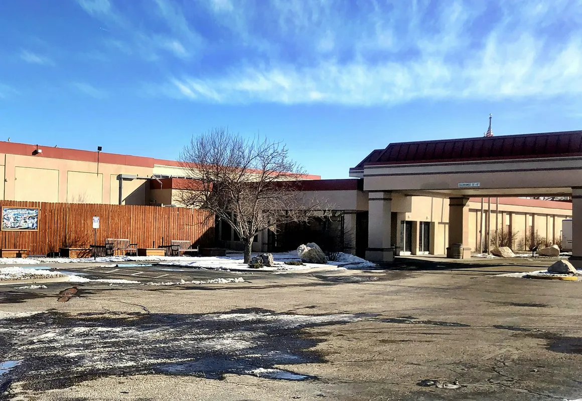 Econo Lodge hotel hero