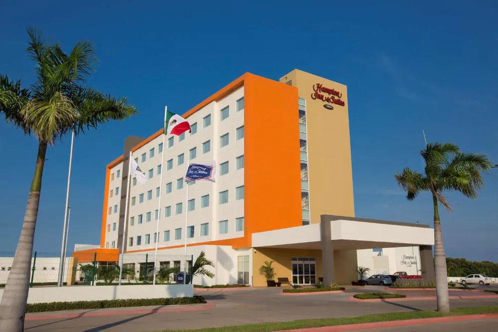 Hampton Inn & Suites by Hilton Paraiso hotel hero