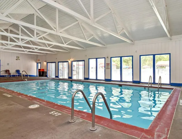 Williamsburg Camping Resort 28 ft. Park Model 11 hotel detail image 4