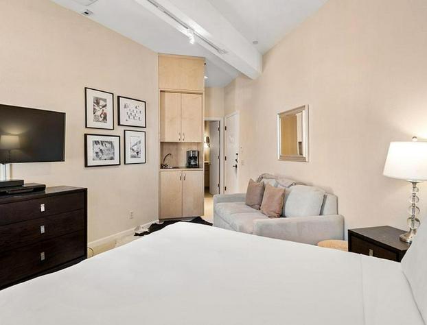 Independence Square 304 Stylish Hotel Room with Downtown Views & Great Location hotel detail image 3