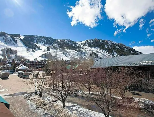 Independence Square 202, Hotel Room Over-looking the Mall and Aspen Mountain hotel detail image 2