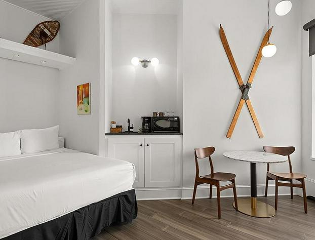Independence Square 202 Hotel Room Over-looking the Mall and Aspen Mountain hotel detail image 2