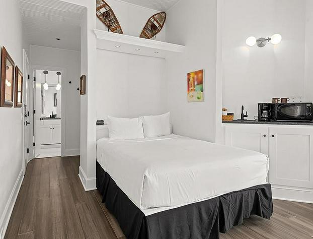 Independence Square 202 Hotel Room Over-looking the Mall and Aspen Mountain hotel detail image 3
