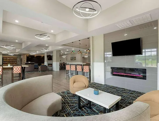 La Quinta Inn & Suites by Wyndham Coralville Iowa City hotel detail image 3