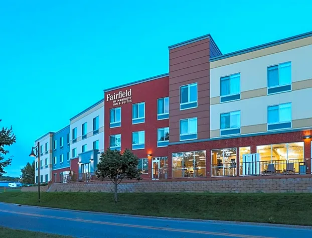 Fairfield Inn & Suites by Marriott Marquette hotel detail image 1