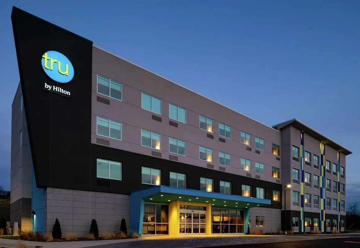 Tru By Hilton Thornburg hotel hero