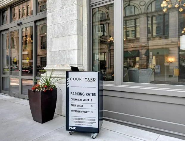 Courtyard by Marriott Cincinnati Downtown hotel detail image 2