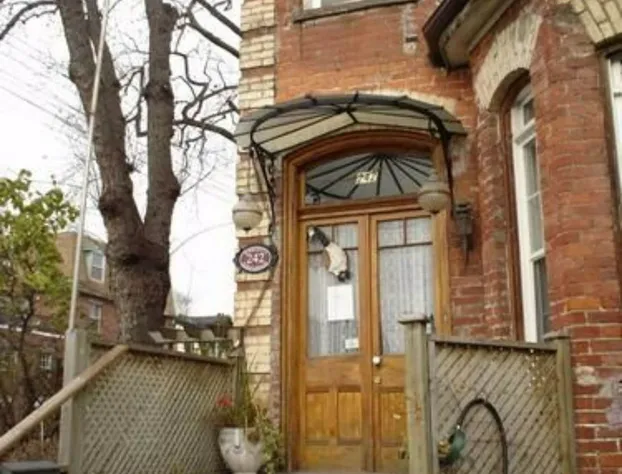 Pimblett's Downtown Toronto B&B hotel detail image 1