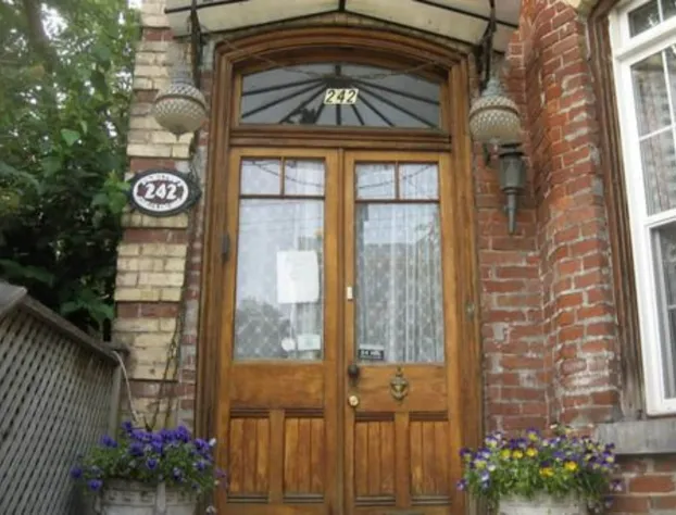 Pimblett's Downtown Toronto B&B hotel detail image 2