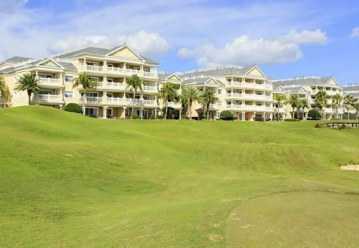 RVH 170 Centre Court Escape hotel hero