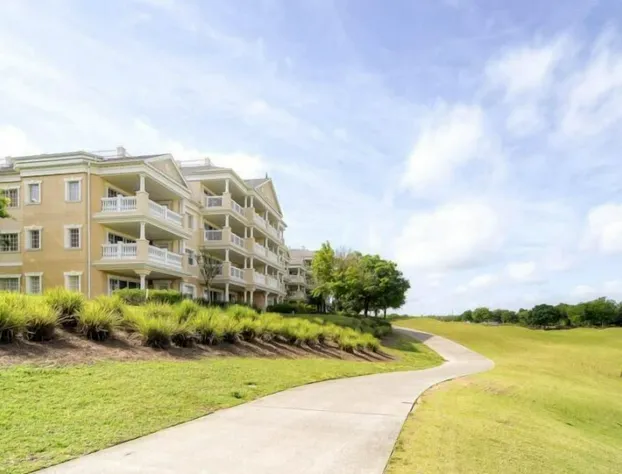 RVH 170 Centre Court Escape hotel detail image 2