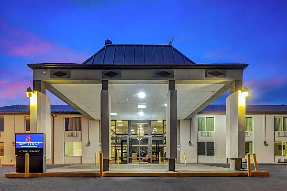 Motel 6 Indianapolis, IN hotel hero