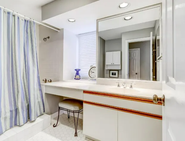 Evian 230 hotel detail image 2