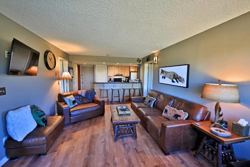 Summit 2-105 hotel hero