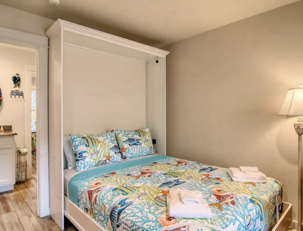 Courtyard #122 1 Bedroom Condo By Redawning hotel detail image 4