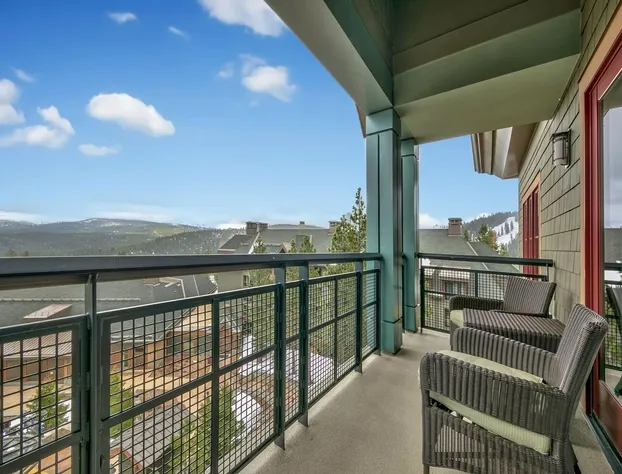 Summer Sale: Constellation S | 3 Bedroom Penthouse Condo by RedAwning hotel detail image 4