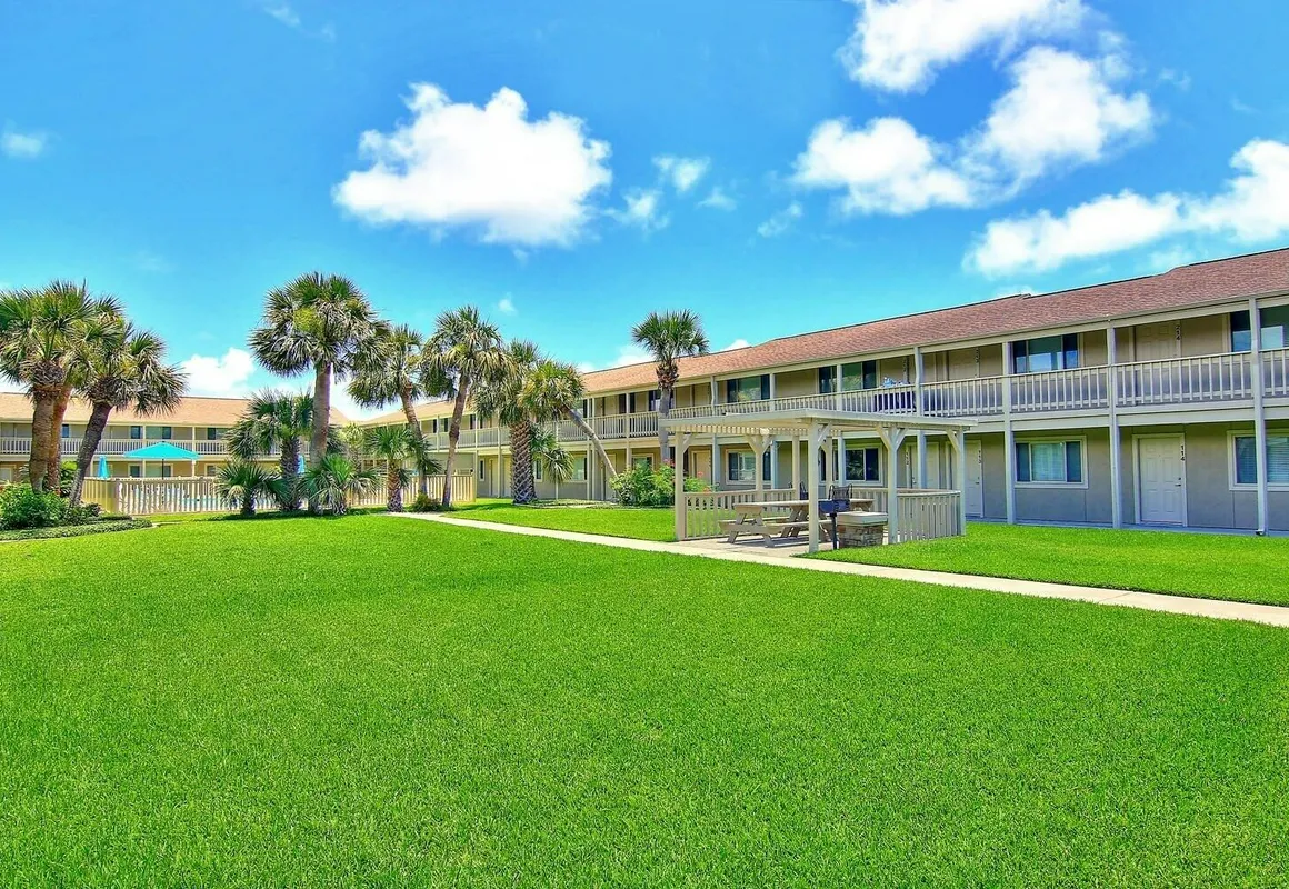 Courtyard #220 hotel hero