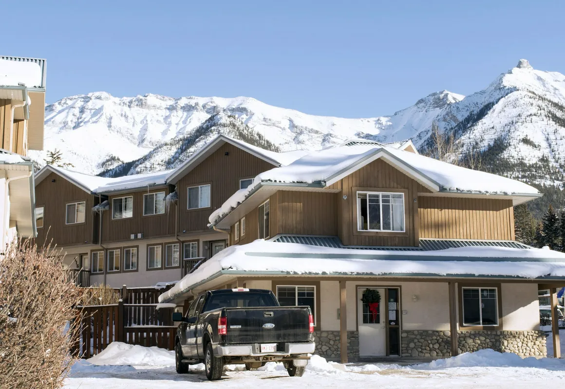 Banff Boundary Lodge hotel hero