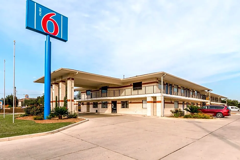 Motel 6 San Antonio, TX - South WW White Rd hotel hero