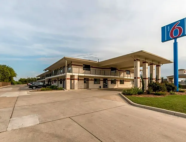 Motel 6 San Antonio, TX - South WW White Rd hotel detail image 2