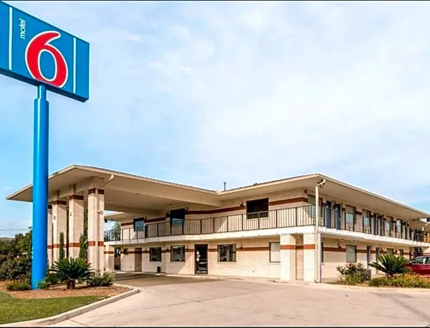 Motel 6 San Antonio, TX - South WW White Rd hotel detail image 3