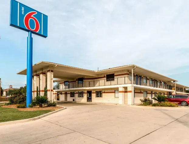 Motel 6 San Antonio, TX - South WW White Rd hotel detail image 3