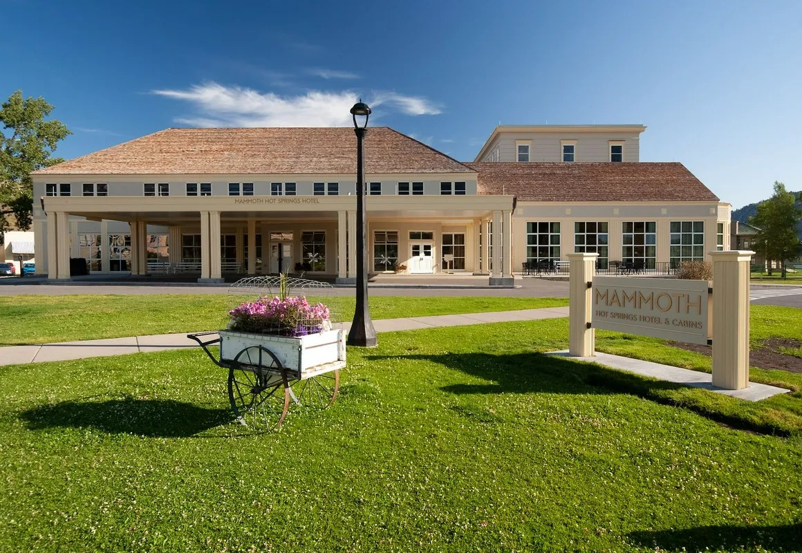 Mammoth Hot Springs & Cabins - Inside the Park hotel hero