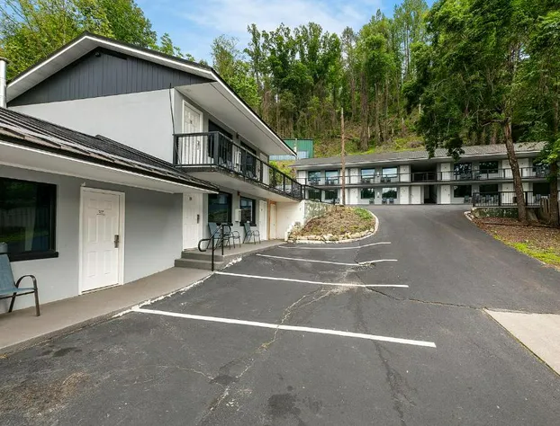 Gatlinburg Mountain Inn hotel detail image 4