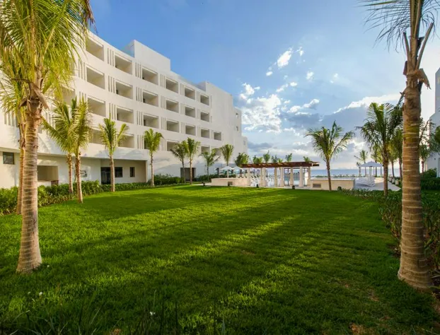 Izla Beach Front Hotel hotel detail image 1