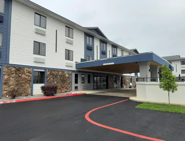 Clarion Pointe hotel detail image 1