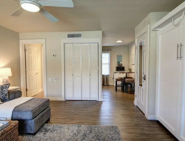 Courtyard #108 Studio Bedroom Condo By Redawning hotel detail image 4