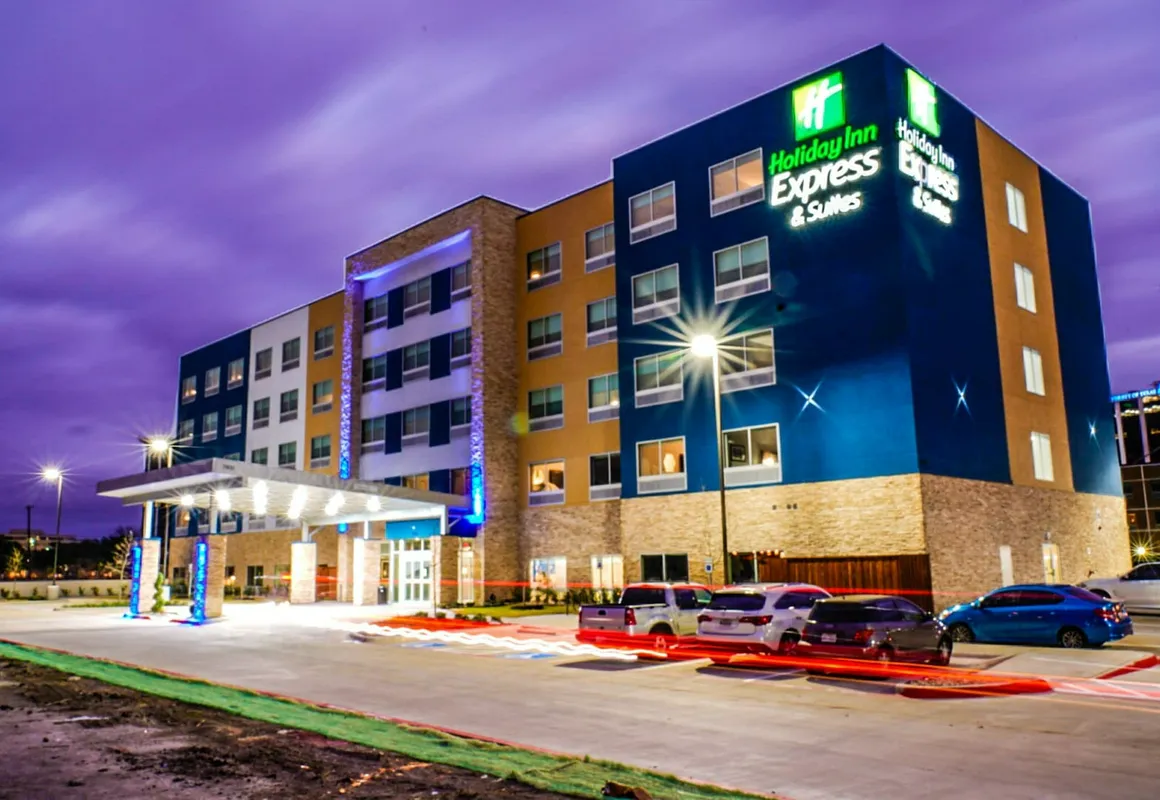 Holiday Inn Express & Suites Dallas Central Market Center by IHG hotel hero