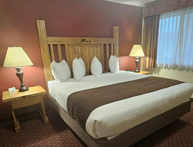 Three Bear Lodge hotel detail image 2