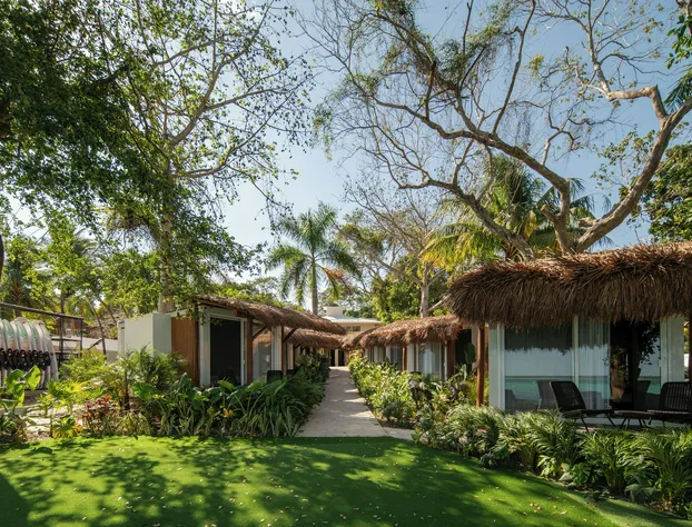 Casa Aakal Lagoon Front hotel detail image 3