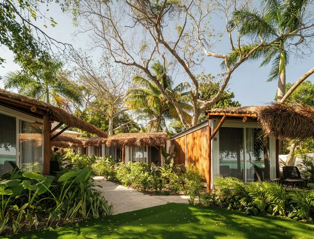 Casa Aakal Lagoon Front hotel detail image 4