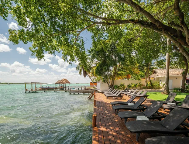 Casa Aakal Lagoon Front hotel detail image 2