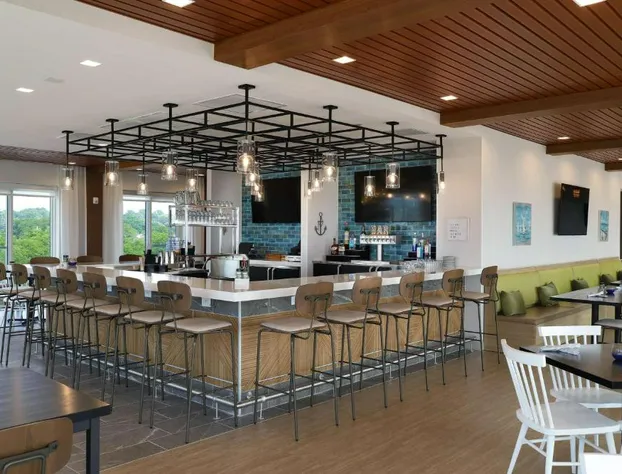 Hampton Inn & Suites Manistee Waterfront hotel detail image 4