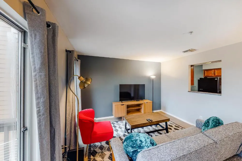 Rollin' on the River hotel hero