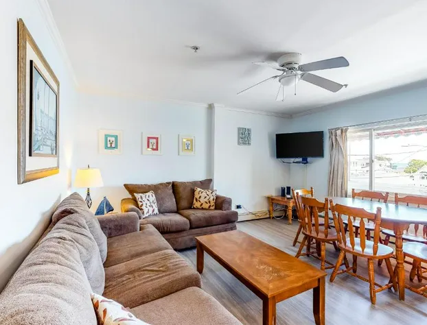 Sunrise Deck hotel detail image 2