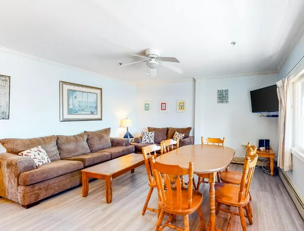 Sunrise Deck hotel detail image 3