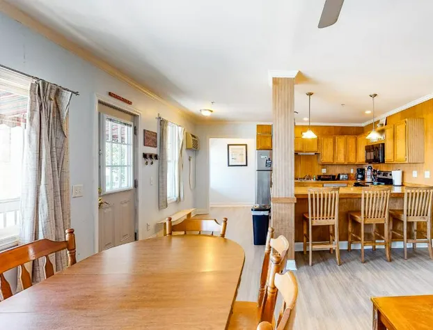 Sunrise Deck hotel detail image 4