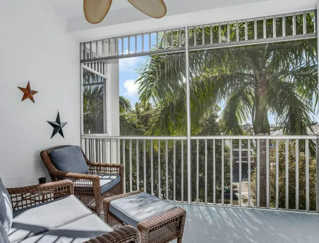 Sunshine on My Shoulders hotel detail image 1