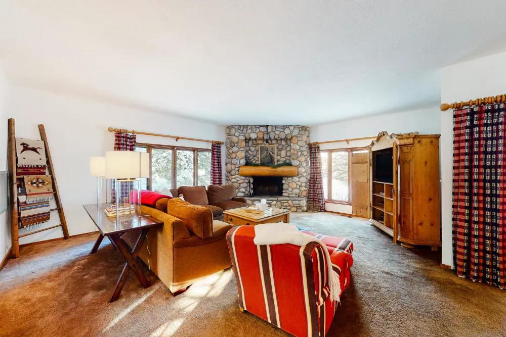 Summit Hideout hotel hero