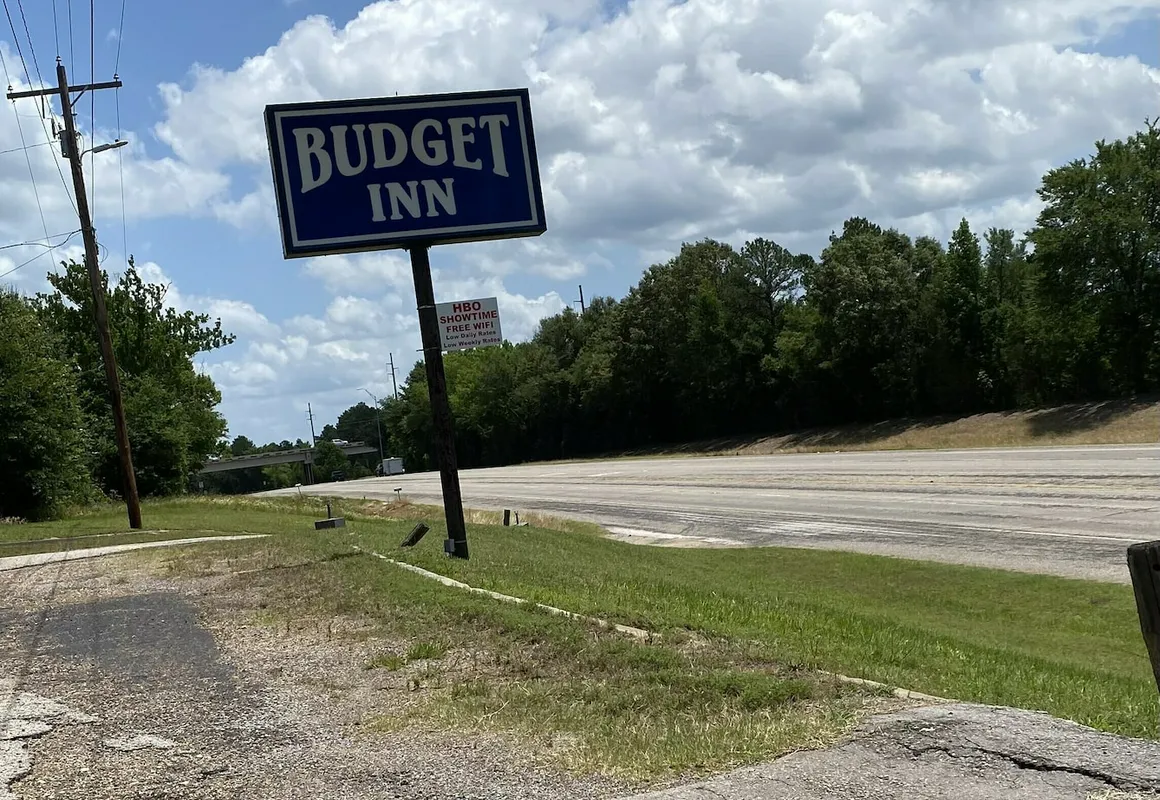 Budget Inn hotel hero