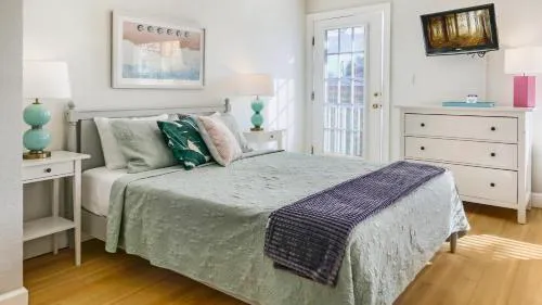 Coconut Inn Pass-A-Grille Beach hotel hero