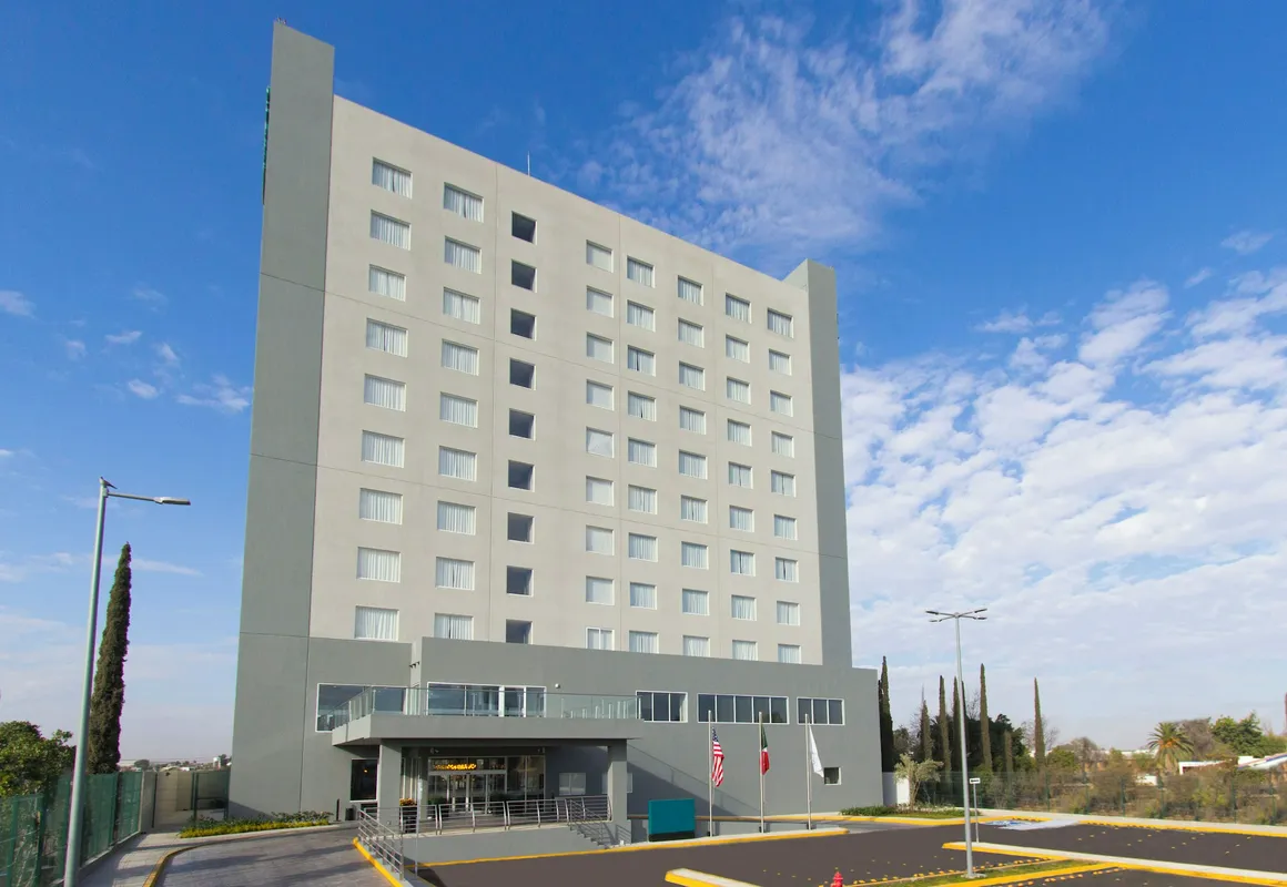 Fiesta Inn Suites Aeropuerto del Bajío hotel hero