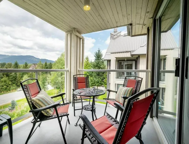 Wildwood Lodge by Cozystay Signature Whistler hotel detail image 2