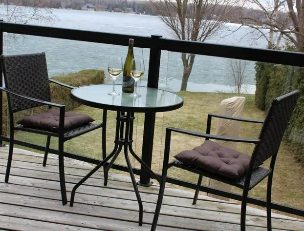 Water's Edge B & B hotel detail image 2